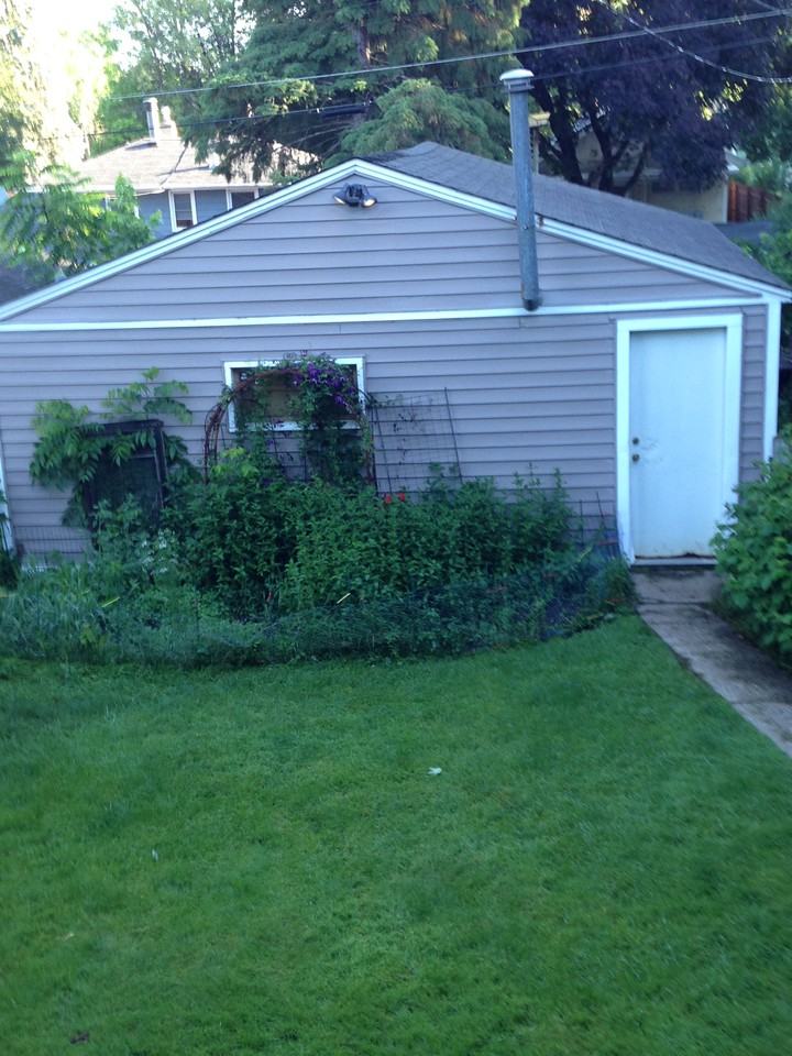 1875 Cottage Ave E - Photo 3 of 18