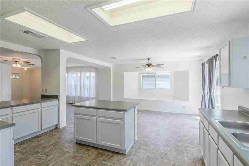 3205 Elizabeth Anne Ln - Photo 2 of 7