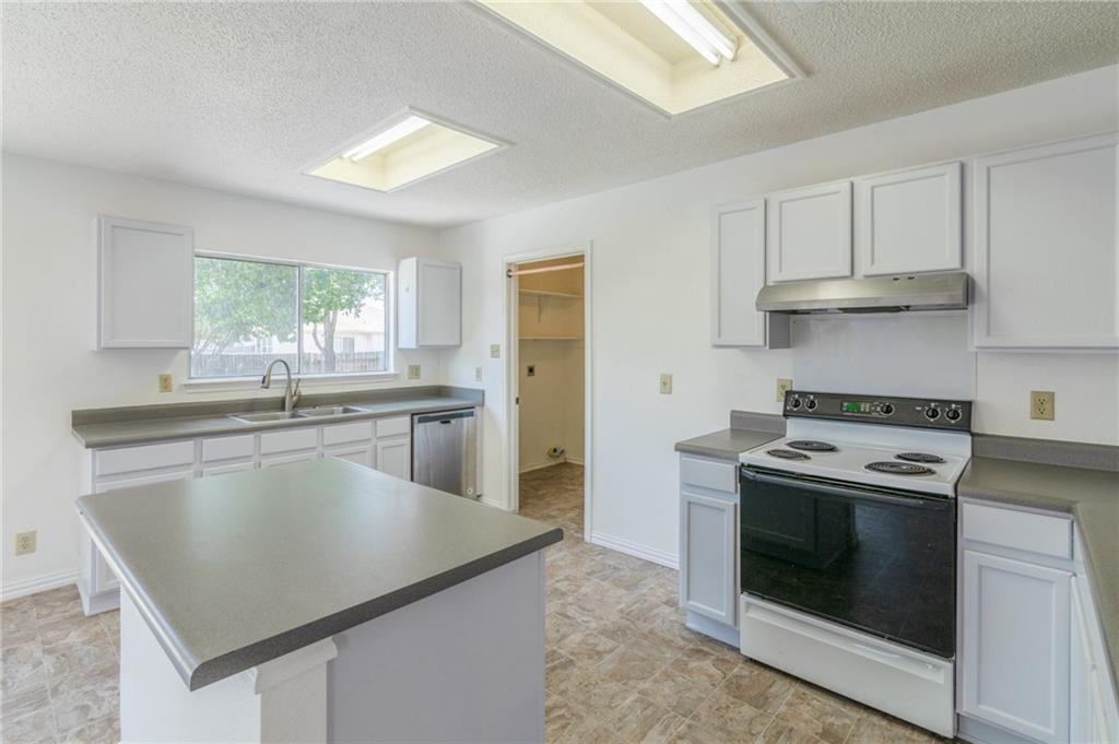 3205 Elizabeth Anne Ln - Photo 3 of 7