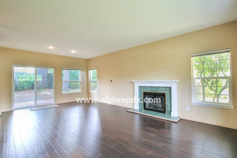 22565 Sw Mandan Dr. - Photo 2 of 8