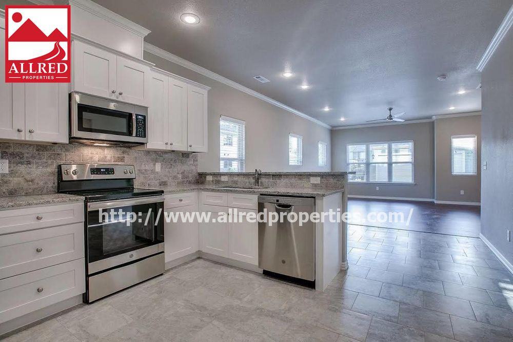 1596 N. Leverrett - Photo 2 of 7