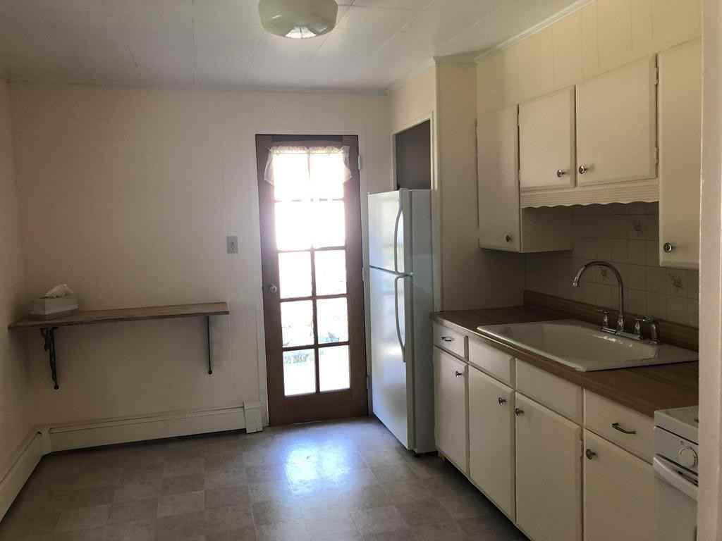 182 S Washington St - Photo 3 of 8