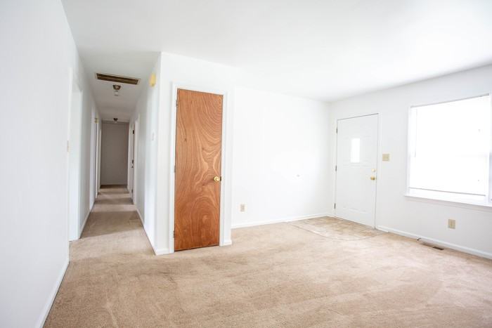 180 Lori Circle - Photo 3 of 17