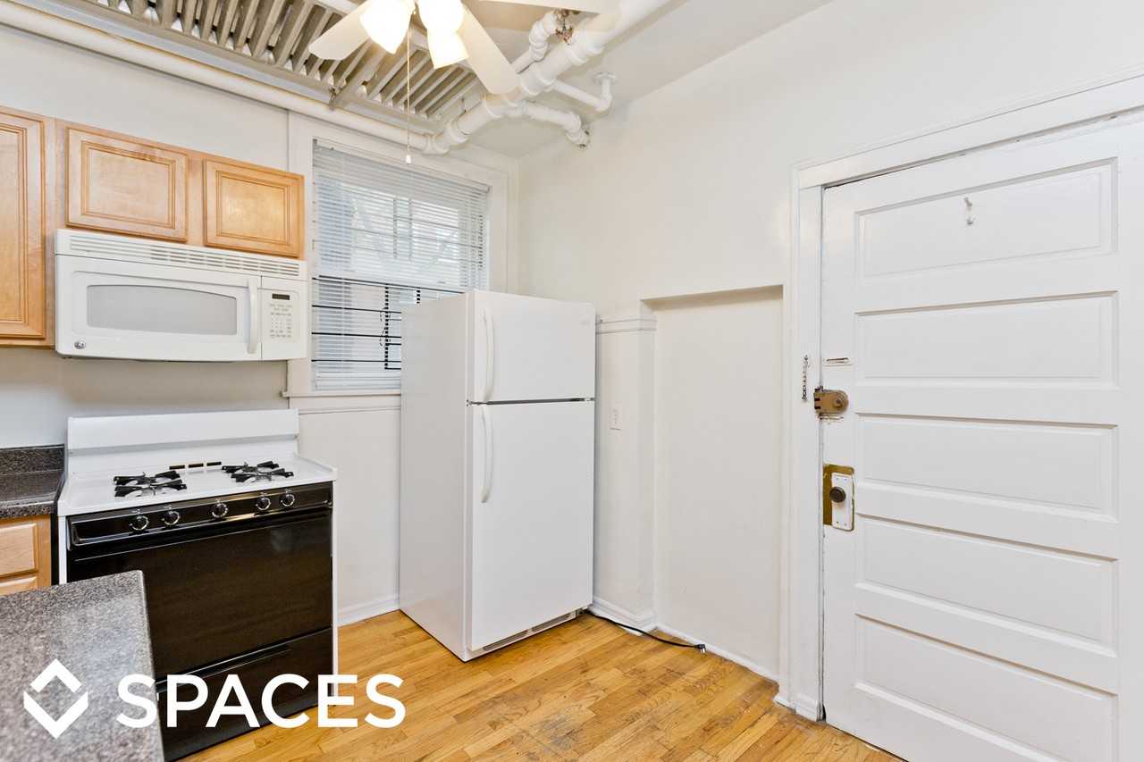 3655 N Marshfield Ave - Photo 2 of 12