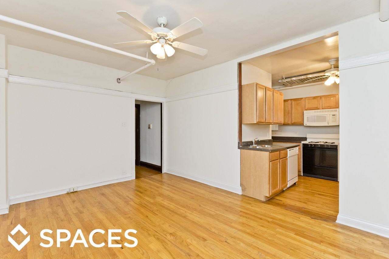 3655 N Marshfield Ave - Photo 3 of 12