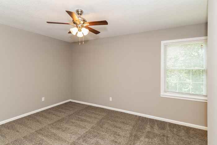 512 15th Avenue Northwest - Photo 3 of 7