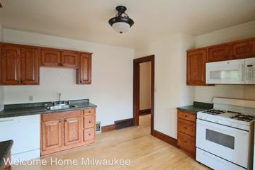 7921 W Bluemound Rd Milwaukee Wi 53213 3 Bedroom Apartment