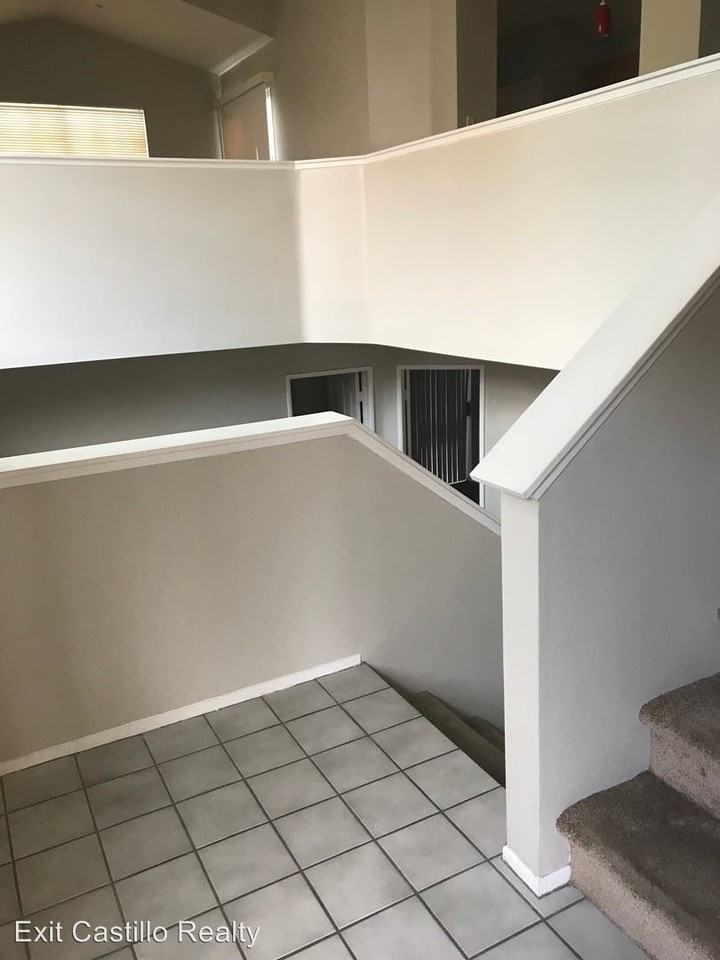 1300 Jamaica Lane - Photo 3 of 11