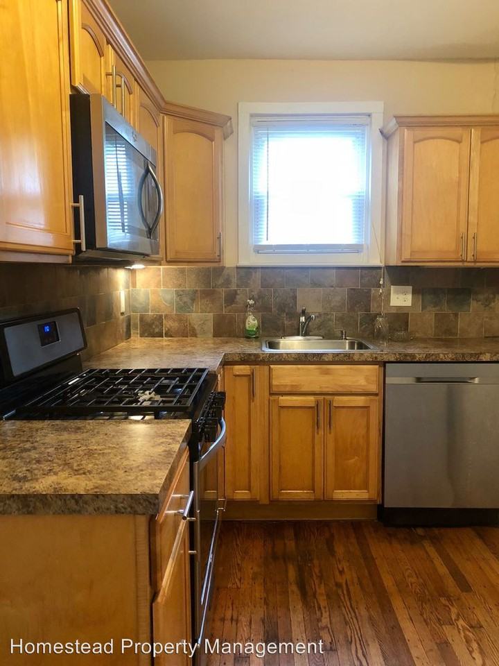 207 Chapman Ave - Photo 2 of 33