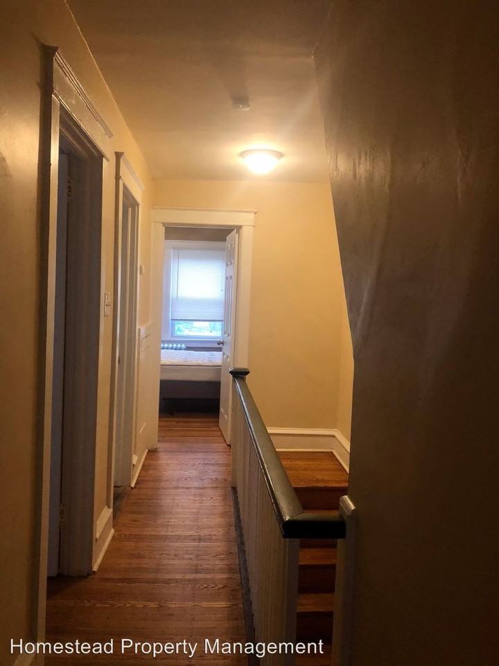 207 Chapman Ave - Photo 3 of 33