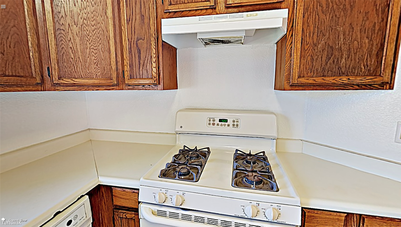 1367 Somerset Dr - Photo 2 of 10