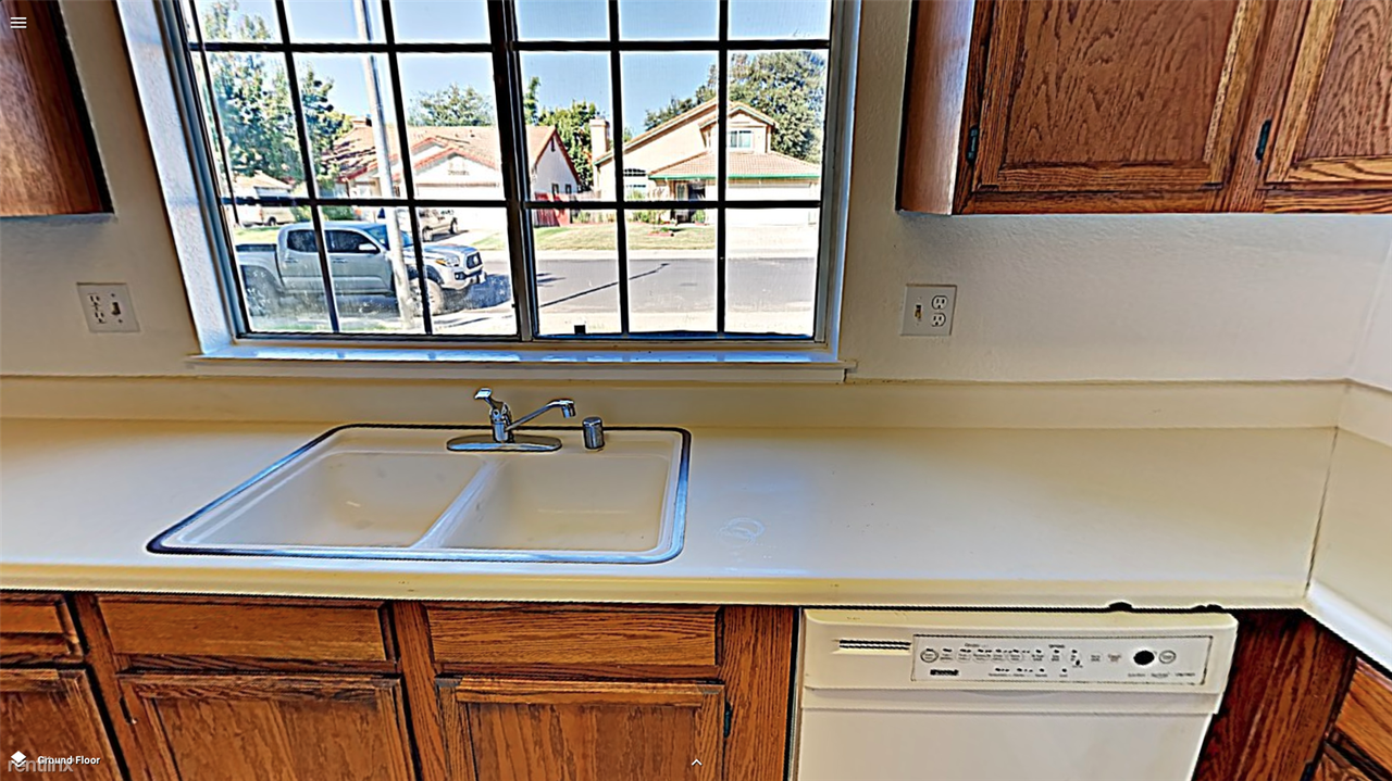 1367 Somerset Dr - Photo 3 of 10