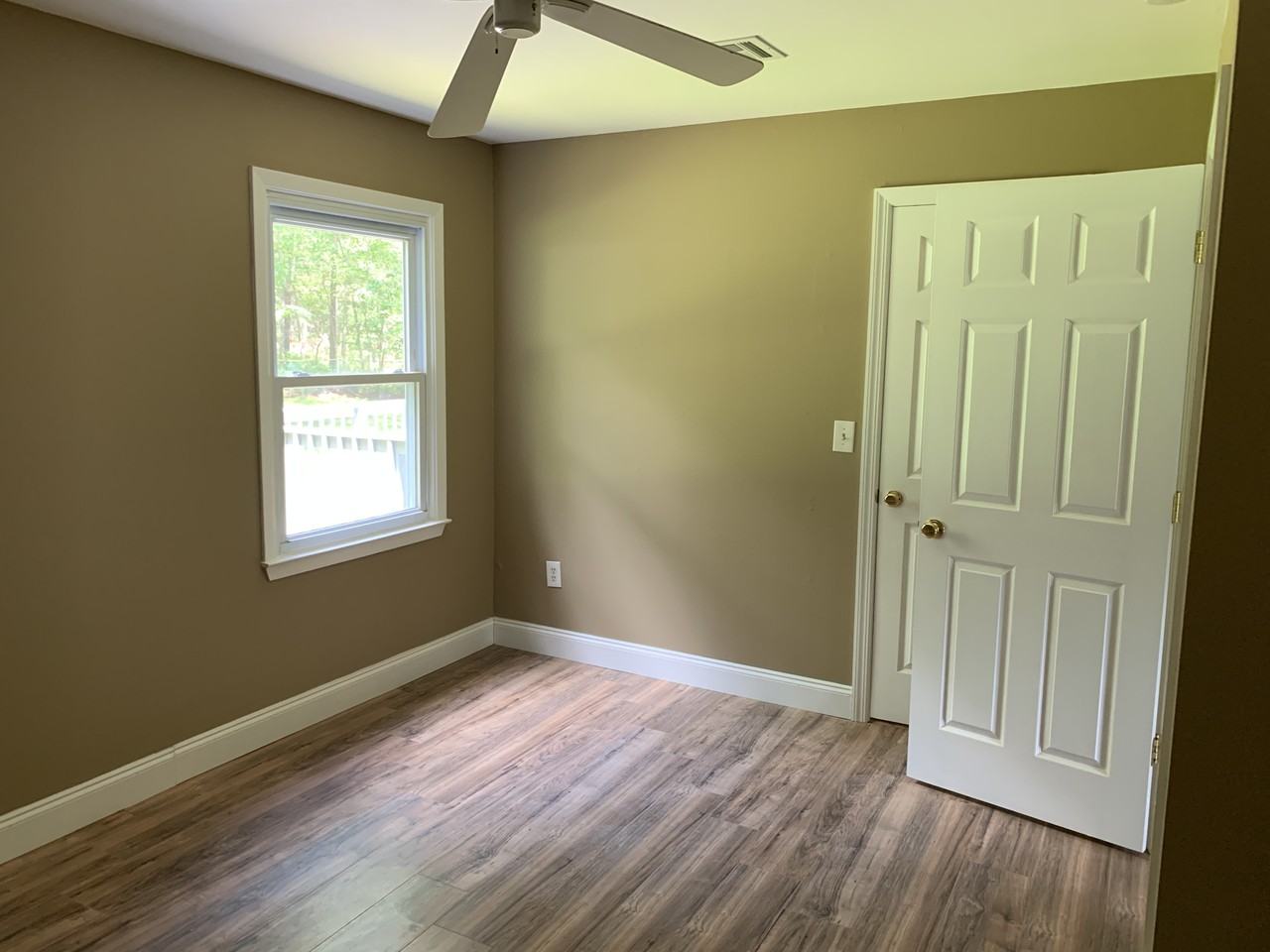 340 Manhattan Avenue - Photo 3 of 9