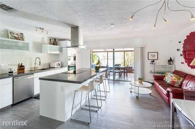 8514 Sw 103rd Ave - Photo 2 of 10