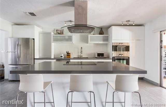 8514 Sw 103rd Ave - Photo 3 of 10