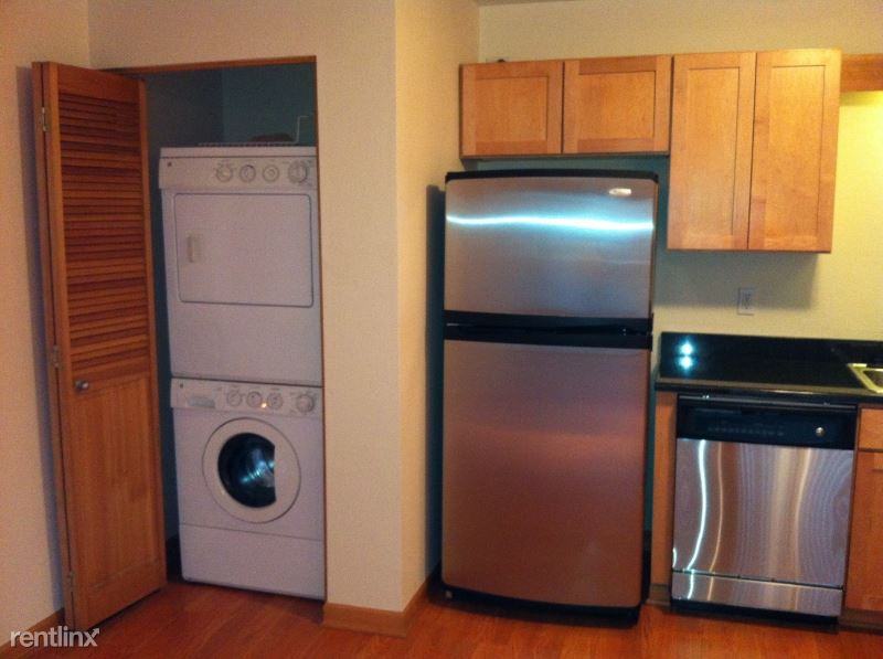 910 Nw Naito Pkwy I-7 - Photo 2 of 7