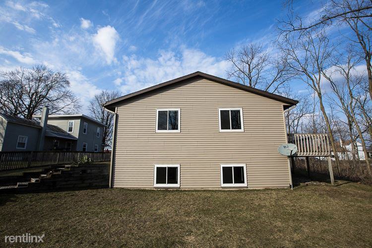 415 3rd St B - Photo 3 of 50