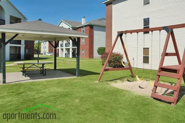 Hidden Oaks Apartments - Photo 2 of 9