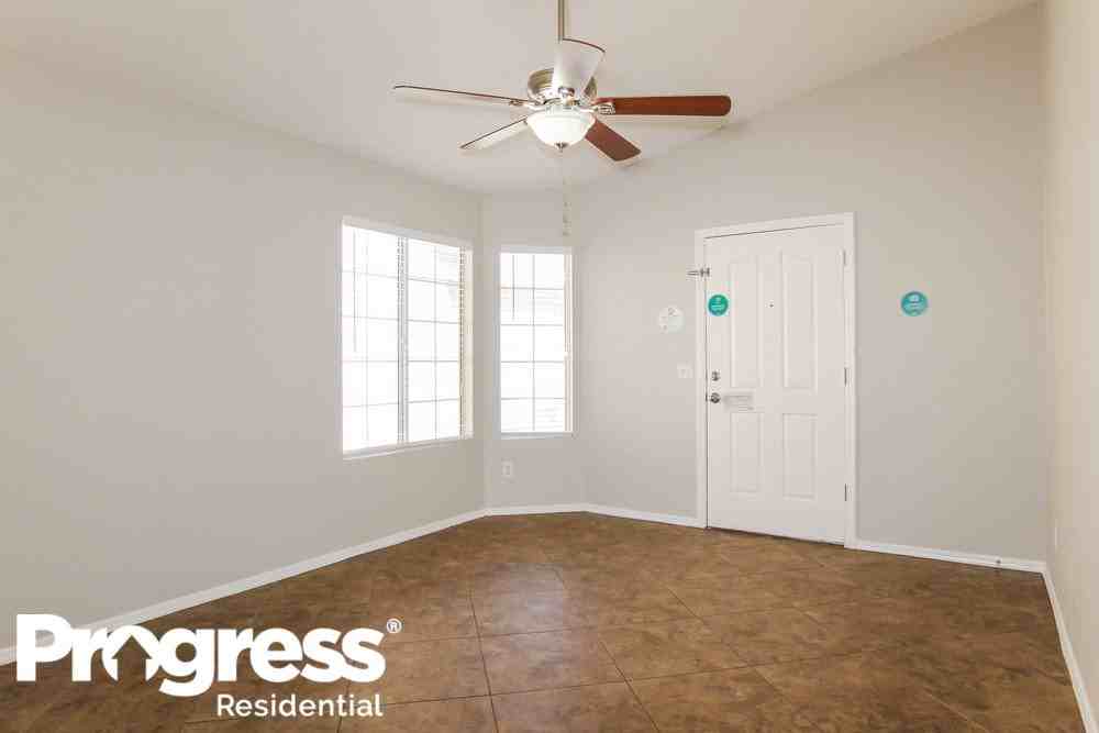 11324 W Golden Ln - Photo 3 of 16