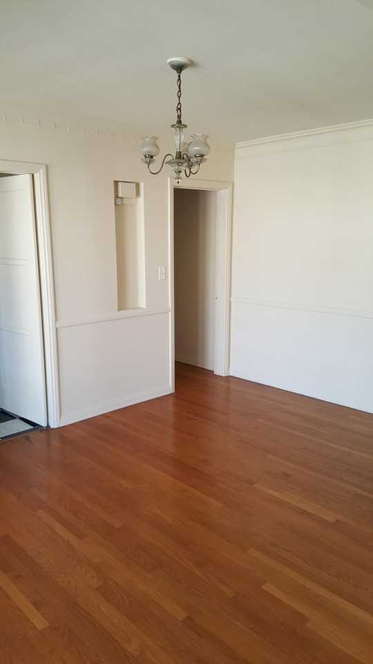 3326 West 5th Street #1 - Photo 3 of 8