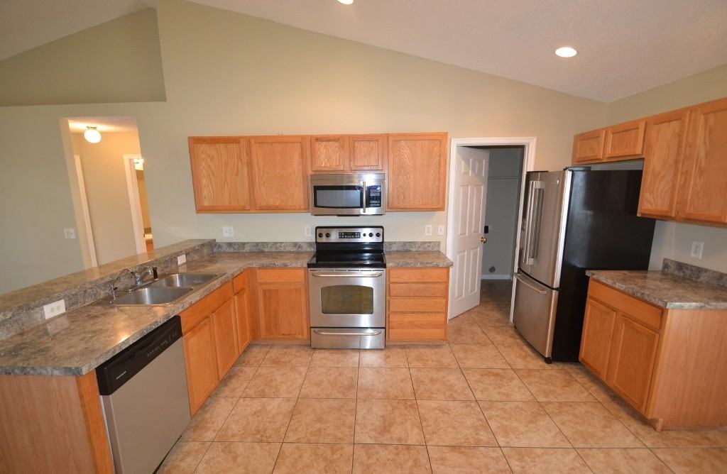 318 Country Lakes Cir - Photo 2 of 9