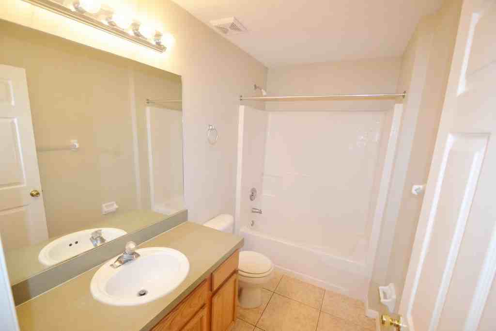 318 Country Lakes Cir - Photo 3 of 9