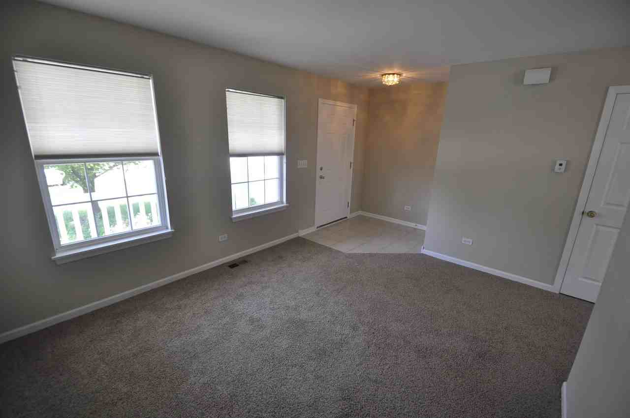 16147 Laurel Oak Dr - Photo 2 of 14