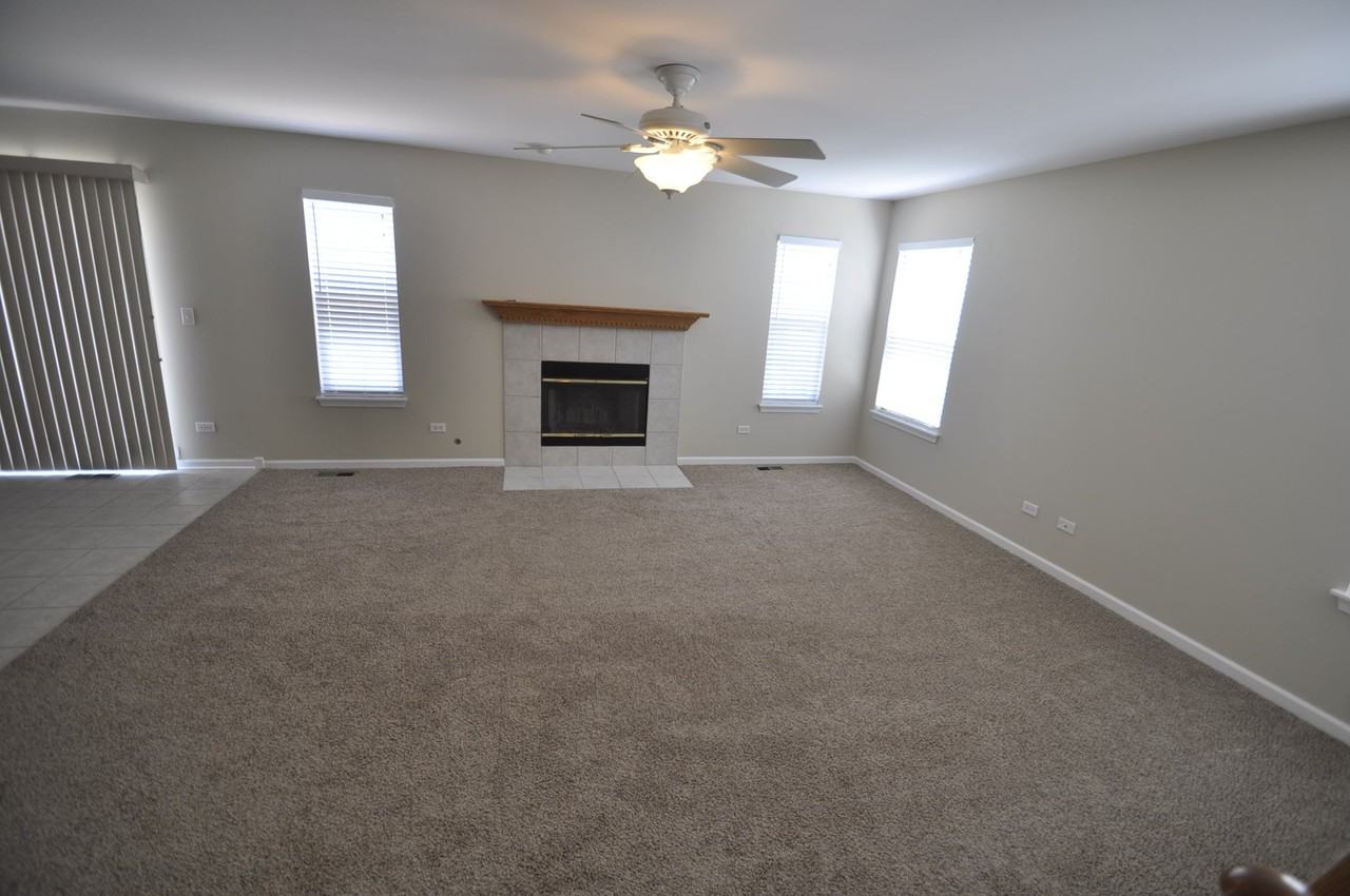 16147 Laurel Oak Dr - Photo 3 of 14