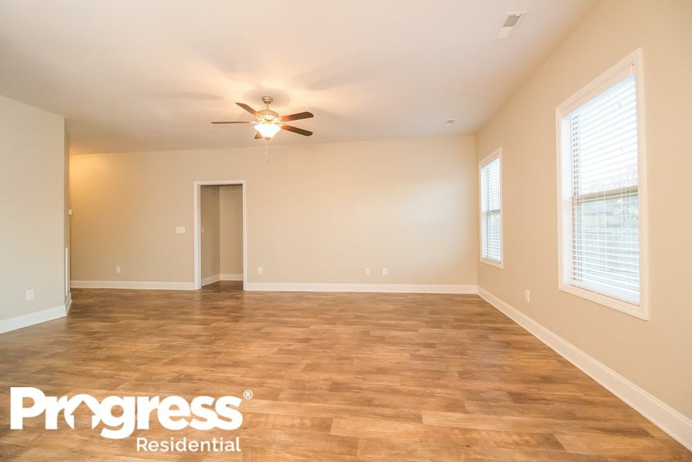 207 Spruce St - Photo 2 of 17