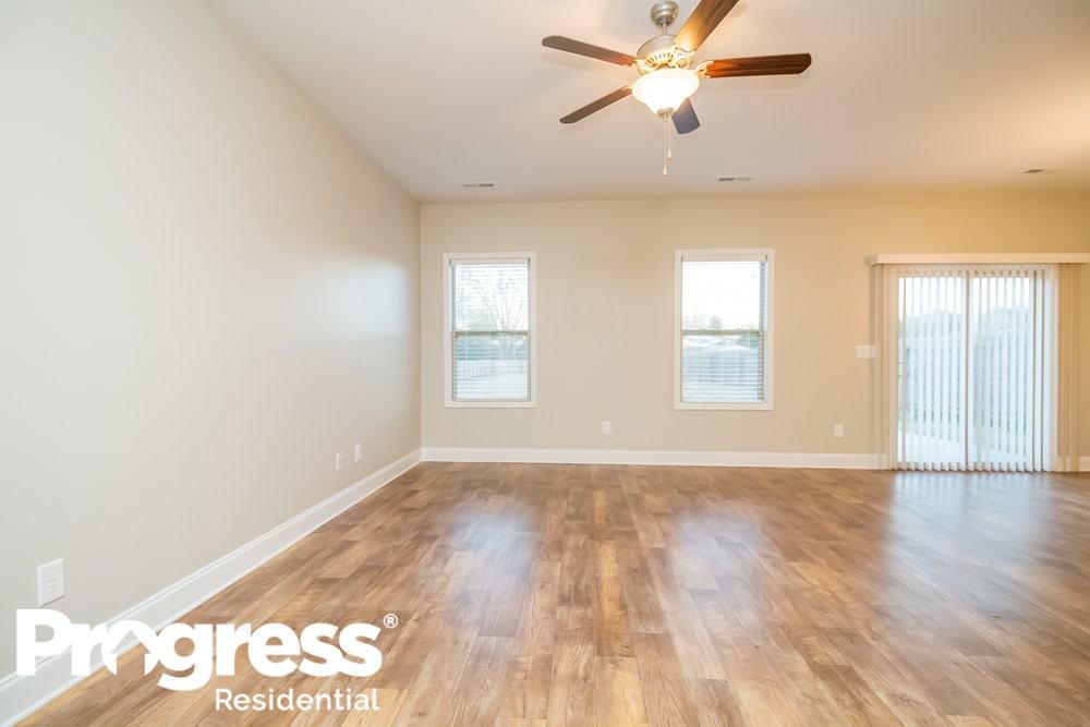 207 Spruce St - Photo 3 of 17