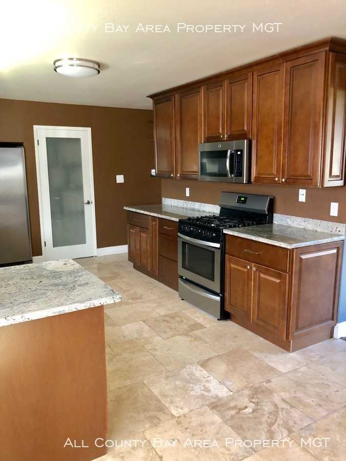 1146 70th Ave - Photo 2 of 7