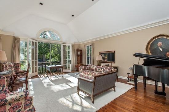 429 Warwick Rd - Photo 2 of 15