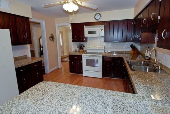 27W781 Washington Ave - Photo 3 of 16