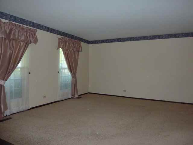 770 Case Dr - Photo 3 of 25