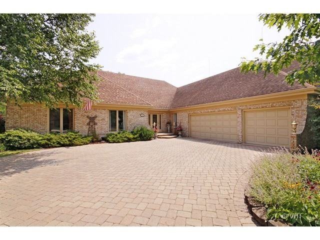 519 Forest Mews Dr - Photo 2 of 25