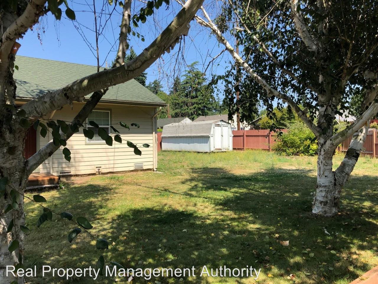 2202 W 31st Street - Photo 3 of 13