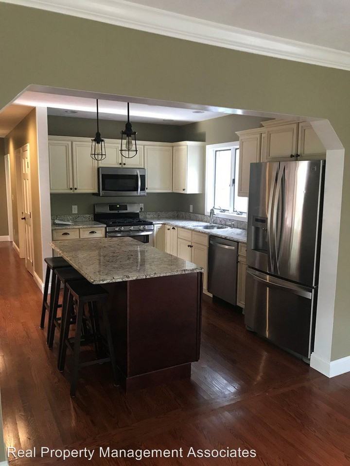 42 Deepwood Dr - Photo 3 of 24