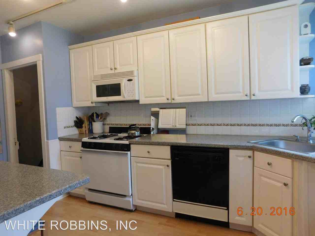 424 S Sycamore St - Photo 2 of 8