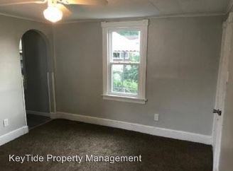 210 Washington St - Photo 2 of 7