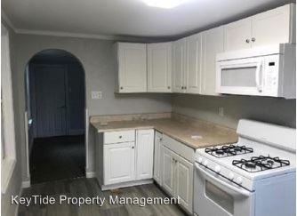 210 Washington St - Photo 3 of 7