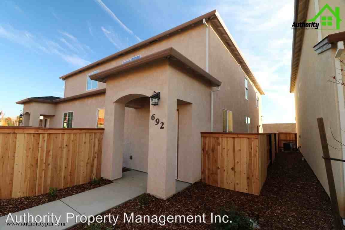 692 Mission De Oro Drive - Photo 2 of 37