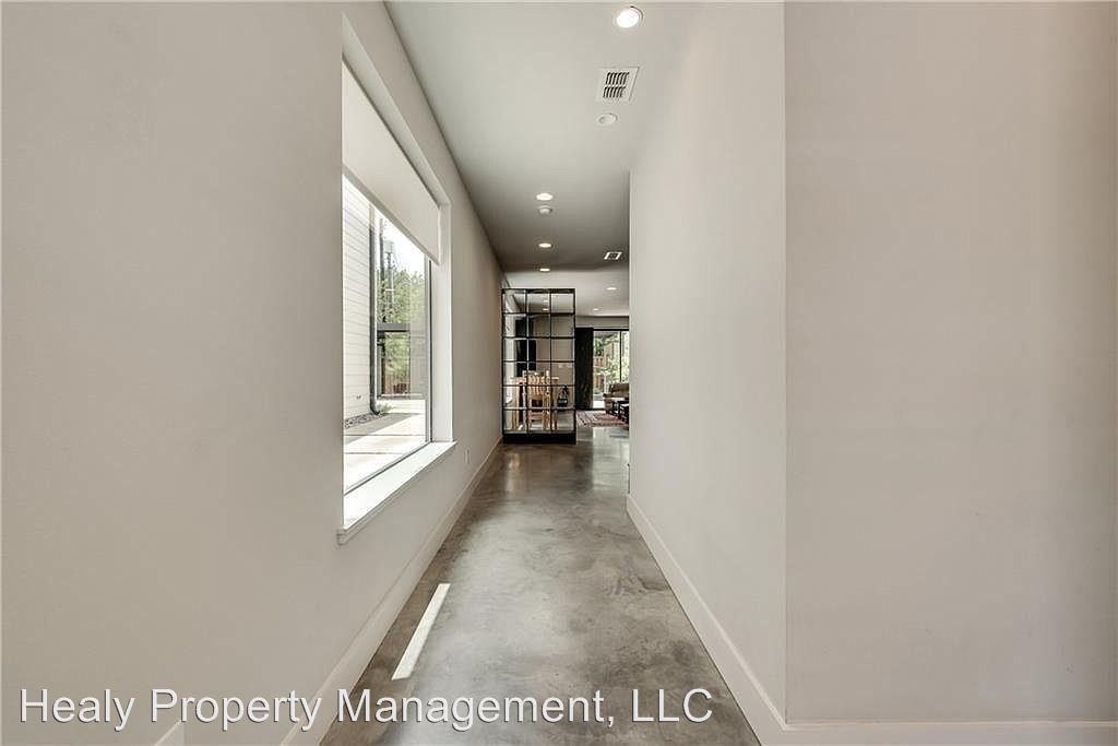 412 College Ave - Photo 3 of 20