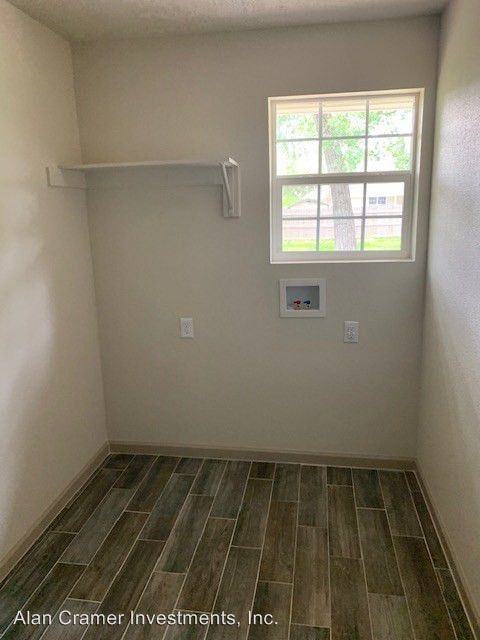 114 Wood Manor - Photo 3 of 7