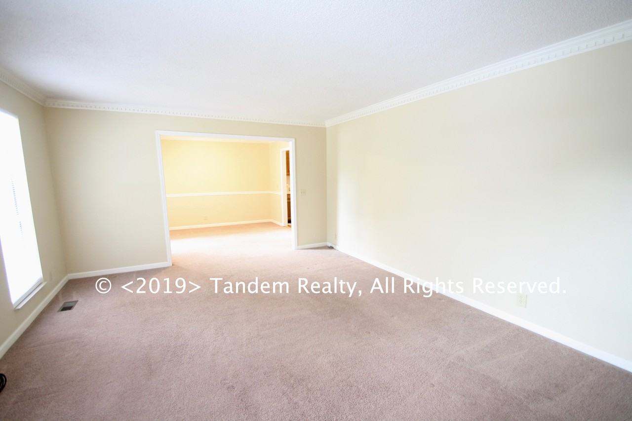 108 Collinwood Pl - Photo 2 of 17