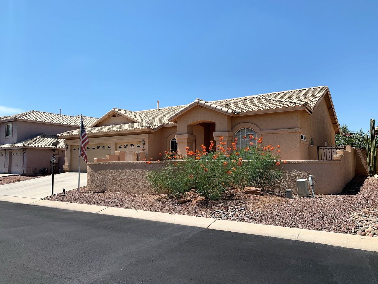11067 N Cloud View Pl - Photo 3 of 43