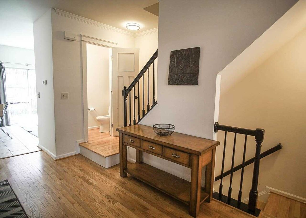 1505-B N Colonial Ter - Photo 3 of 23