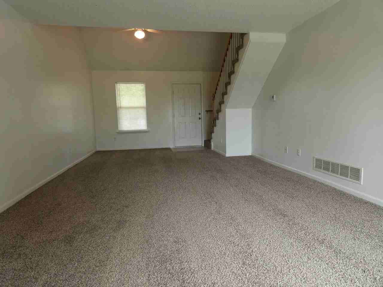 833 Spring Ct - Photo 3 of 10