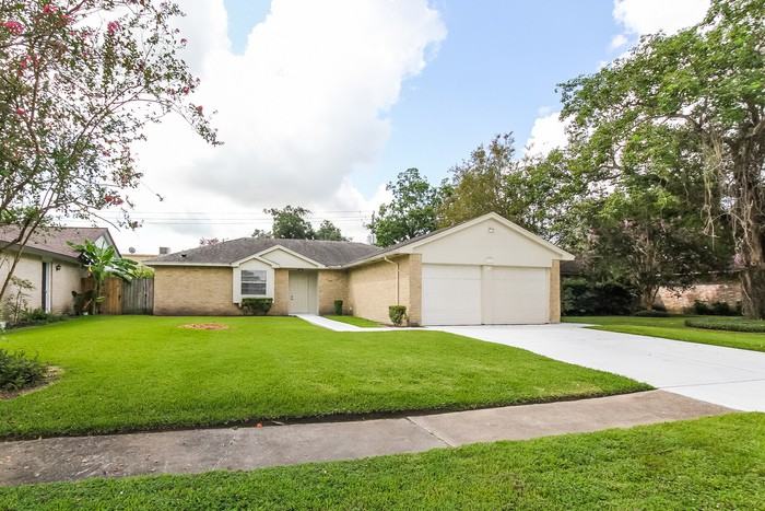 17342 Heritage Bay Drive - Photo 2 of 15