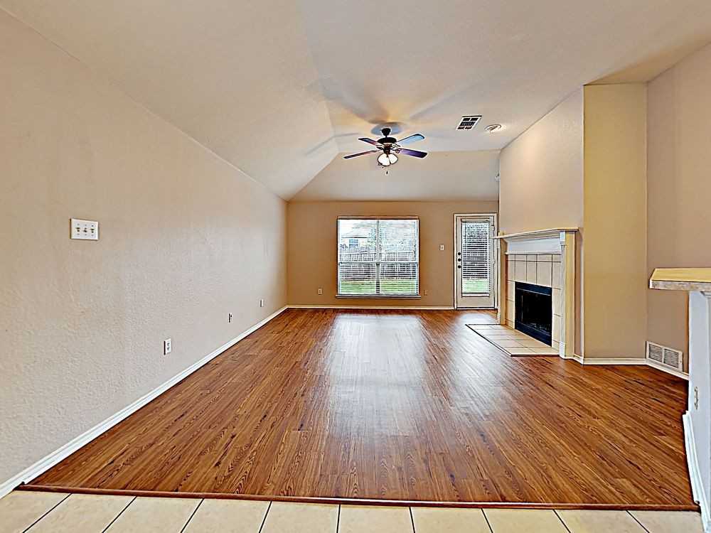 14104 Esperanza Dr - Photo 3 of 10