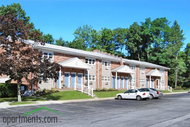 Maple Crest Garden Apartments at Port Jefferson - Photo 2 of 6